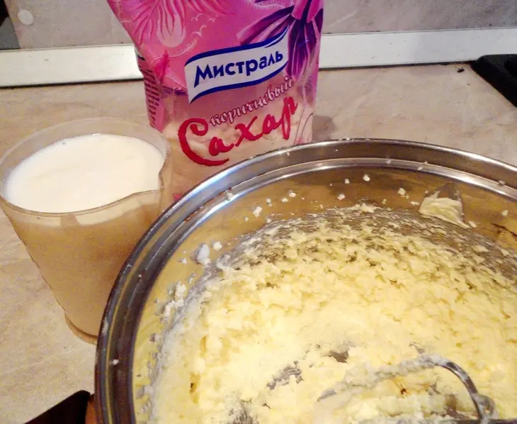 Манник на простокваше с изюмом и лимонной пропиткой: шаг 2