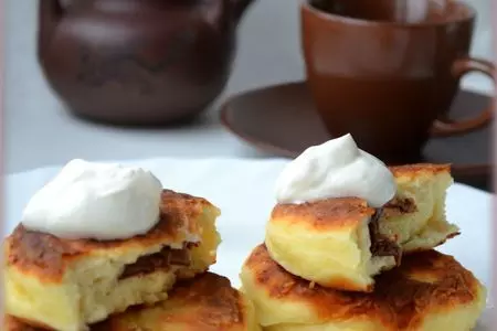 Сырники с шоколадным сюрпризом: шаг 10
