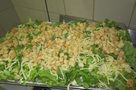 Слоёный салат цезарь: шаг 6