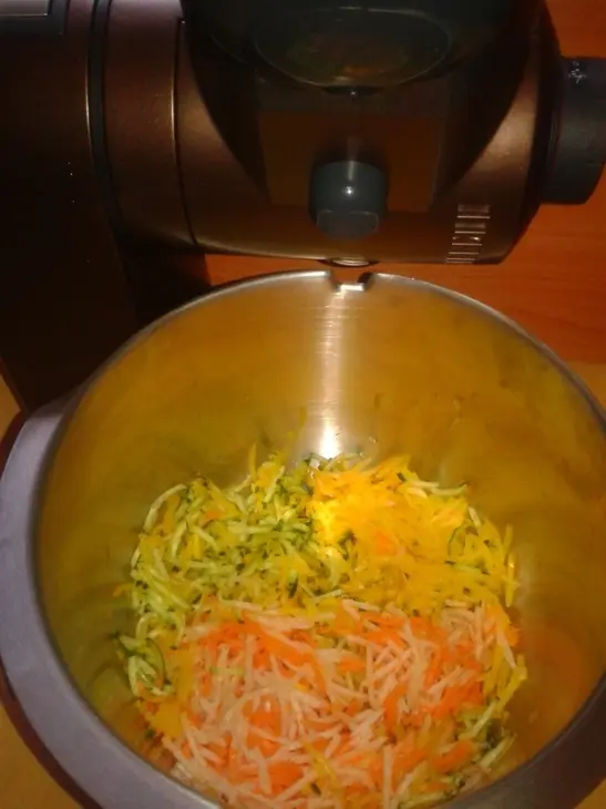 Овощной салат с морской капустой и пряной заправкой: шаг 1
