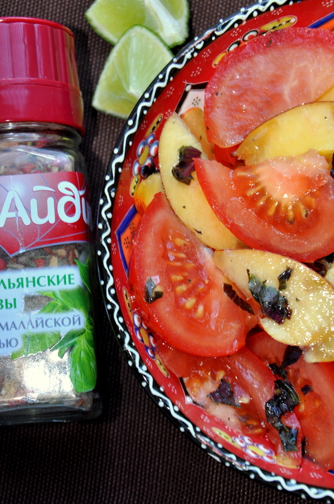 Салат из помидоров и нектаринов: шаг 3