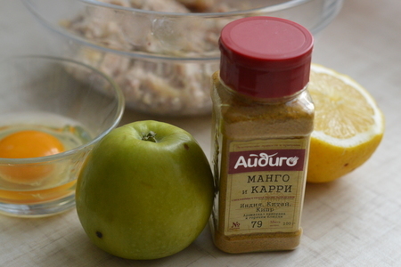 Фрикадельки с яблоком и сливочным соусом карри.: шаг 1