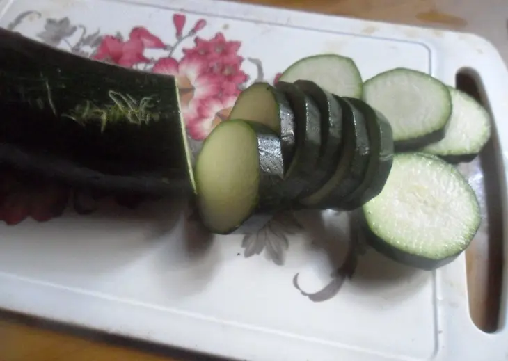 Индейка с кабачками, луком и картофелем: шаг 3