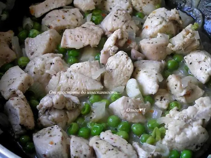 Спагетти с курицей, зеленым горошком и итальянскими травами: шаг 4