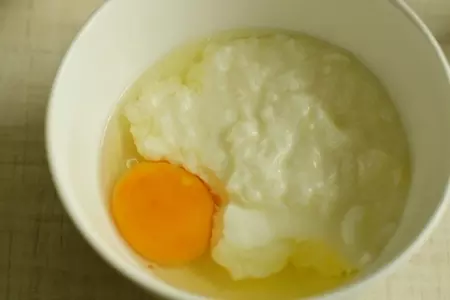 Сырные кексы с черешней и итальянскими травами.: шаг 4