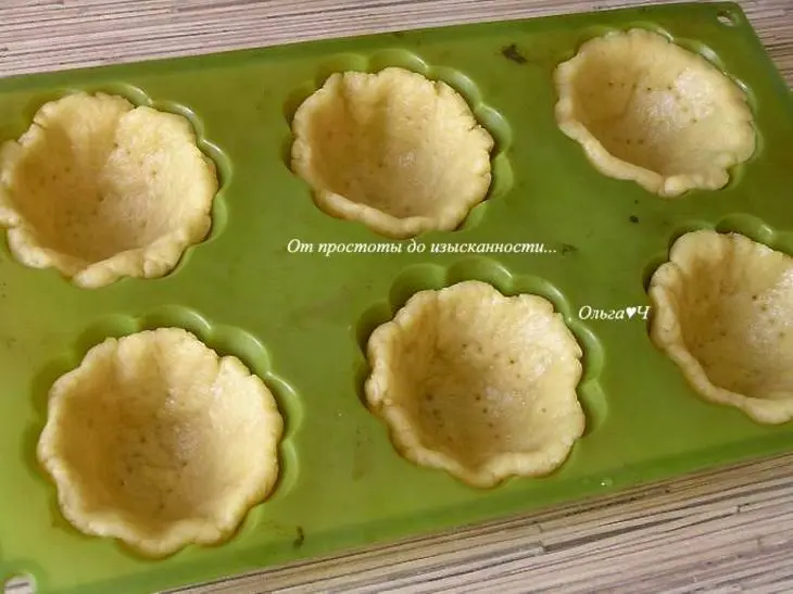 Корзиночки с клубникой и штрейзелем: шаг 4