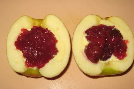Яблоко, запеченное с творогом и вишневым киселем: шаг 5