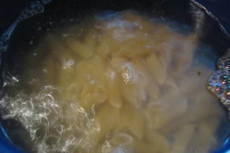 Макароны с шампиньонами под сырным соусом: шаг 1