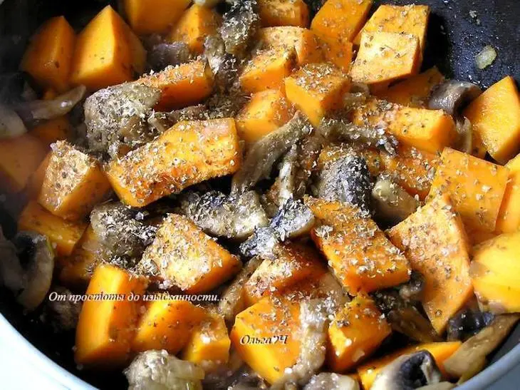 Курица с тыквой, шампиньонами и майораном (в мультиварке): шаг 3