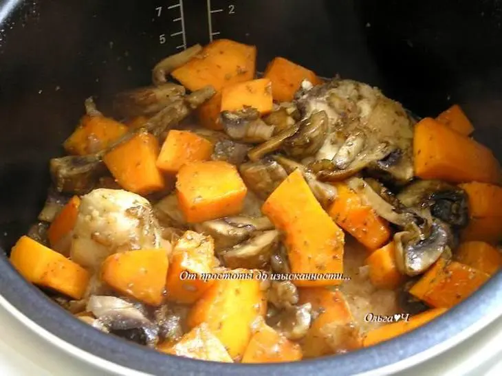 Курица с тыквой, шампиньонами и майораном (в мультиварке): шаг 4