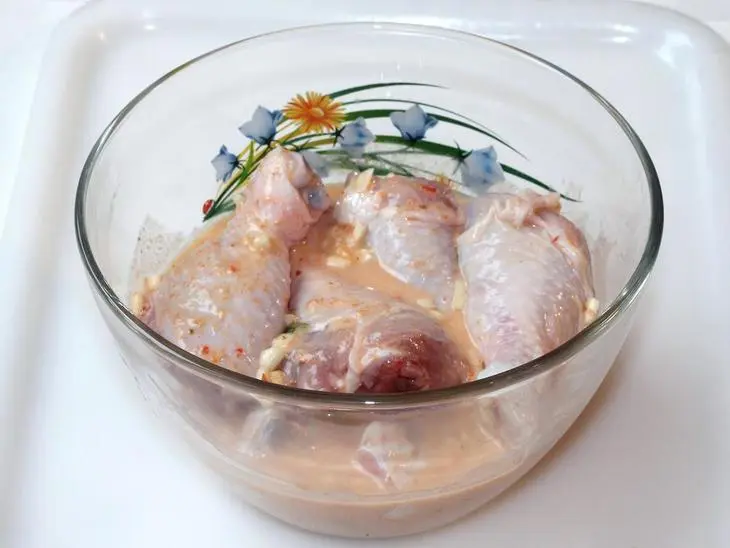 Куриные голени в чесночных сухарях с молодым картофелем: шаг 3