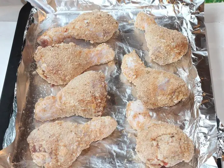 Куриные голени в чесночных сухарях с молодым картофелем: шаг 6