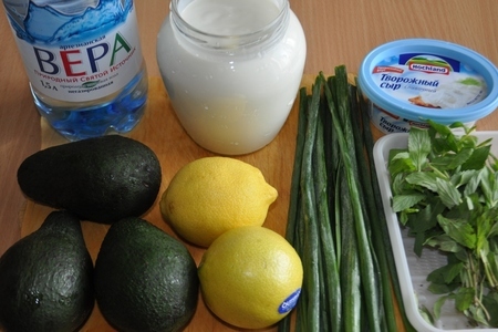 Йогуртовый суп с авокадо.: шаг 1