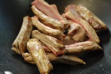 Бараньи рёбра с овощами: шаг 3