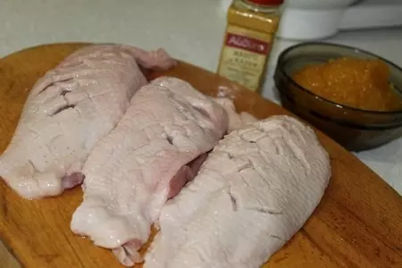 Утиная грудка с апельсиновым джемом, соусом карри и  карамелизированым фруктами.: шаг 1