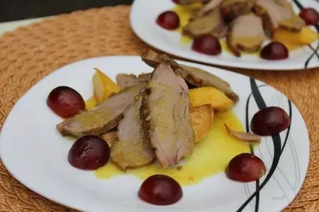 Утиная грудка с апельсиновым джемом, соусом карри и  карамелизированым фруктами.: шаг 9