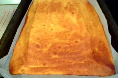 Морковный рулет с нежнейшим кремом из манки: шаг 4