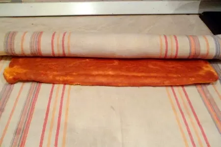 Морковный рулет с нежнейшим кремом из манки: шаг 5