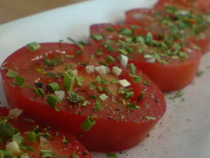 Редис /помидоры с анчоусами,как холодная закуска: шаг 1