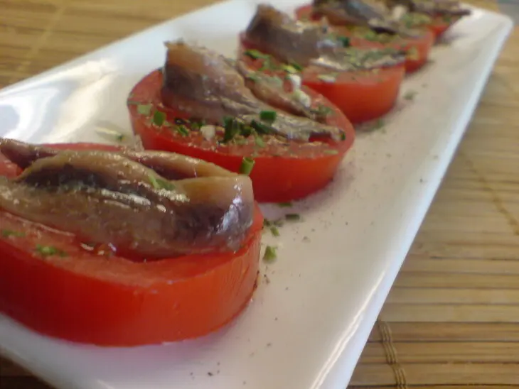 Редис /помидоры с анчоусами,как холодная закуска: шаг 3