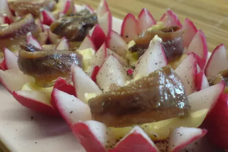 Редис /помидоры с анчоусами,как холодная закуска: шаг 7