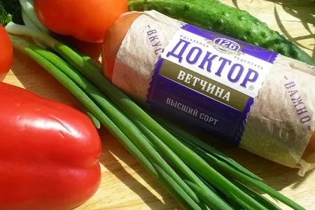 Тарталетки с ветчиной под картофельной шапочкой.: шаг 1