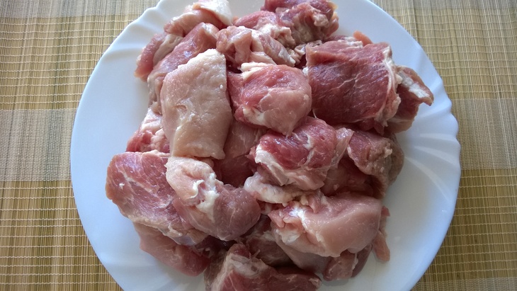 Запеченное мясо в горшочках с красной смородиной.: шаг 3