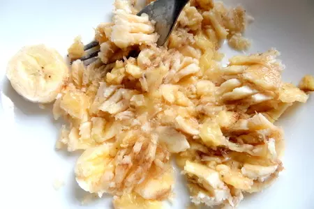 Кексы-маннички с бананом и сырочками: шаг 2
