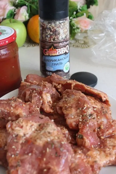 Запеченные свиные ребрышки с ароматным картофелем: шаг 1
