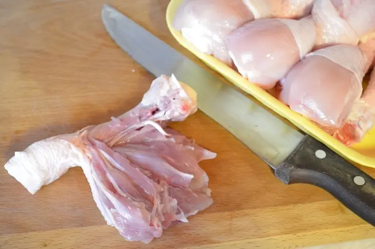 Куриное филе в панировке: шаг 1
