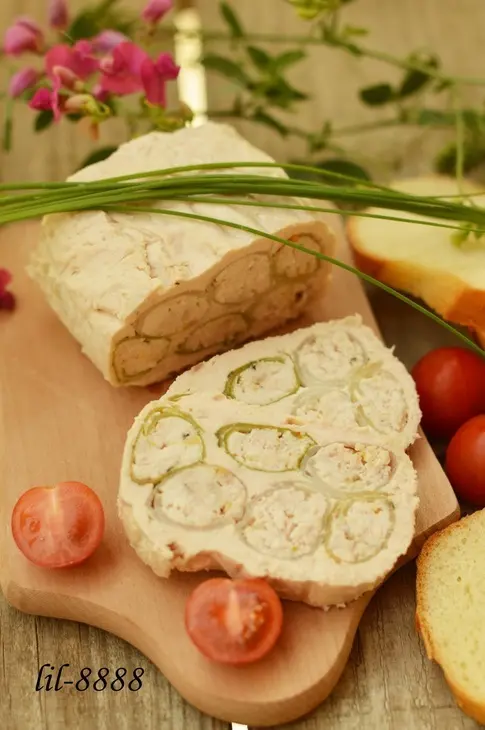 Рулет из куриного филе с луком пореем.: шаг 6