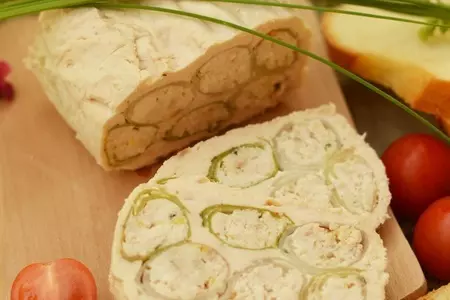 Рулет из куриного филе с луком пореем.: шаг 6