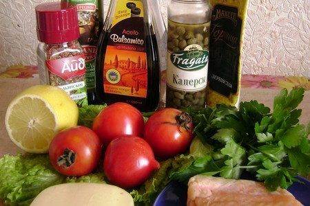 Салат с семгой и помидорами.: шаг 1