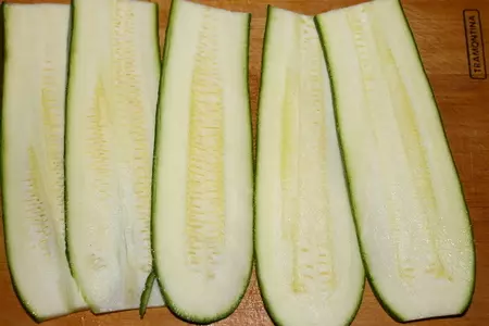 Рулетики из цуккини с курицей и сыром на зерновых краюшках: шаг 1