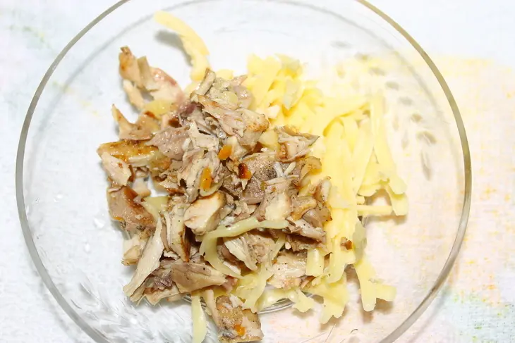 Рулетики из цуккини с курицей и сыром на зерновых краюшках: шаг 3