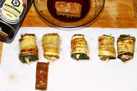 Рулетики из цуккини с курицей и сыром на зерновых краюшках: шаг 7