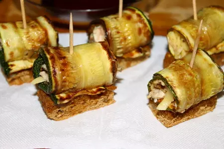 Рулетики из цуккини с курицей и сыром на зерновых краюшках: шаг 8