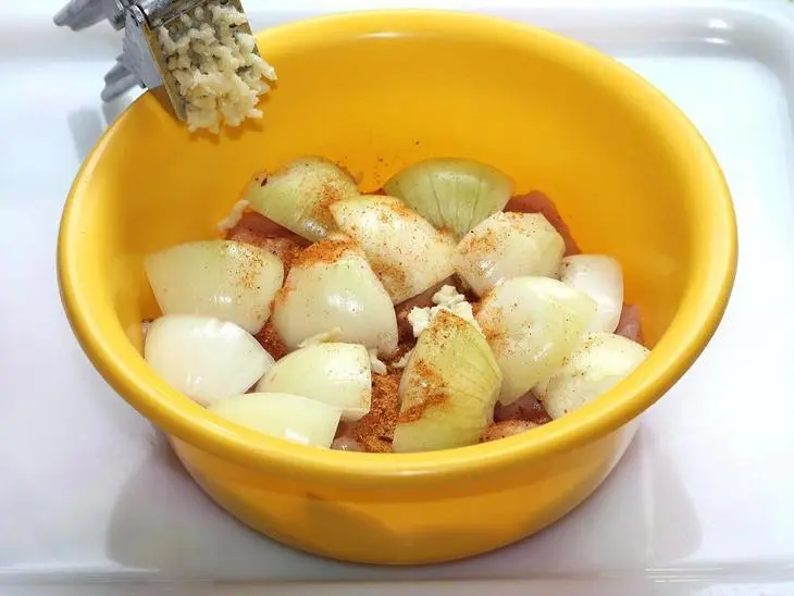 Шашлык по-гречески. сувлаки из куриной грудки: шаг 3