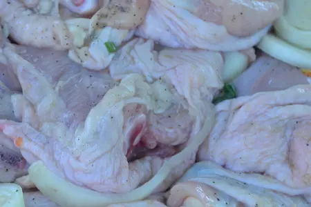 Шашлык из куриных окорочков с помидорами: шаг 3