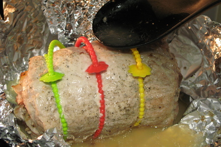  рулет из свинины с тимьяном под клюквенным соусом: шаг 10