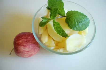 Пирог с  яблоками, щавелем с мятной ноткой: шаг 7