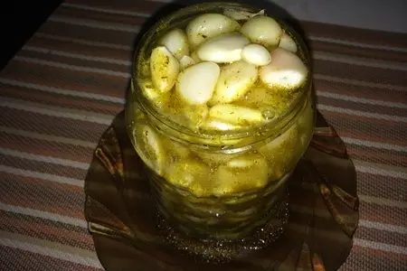 Чеснок, маринованный по-сельски и использование его шелухи. ироничный рецепт: шаг 8