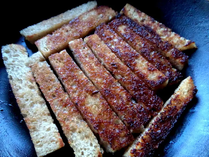 Пикантный творог с гренками: шаг 3