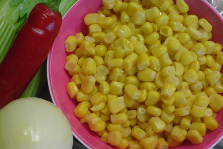 Суп с куриной грудкой,фасолью и кукурузой: шаг 1
