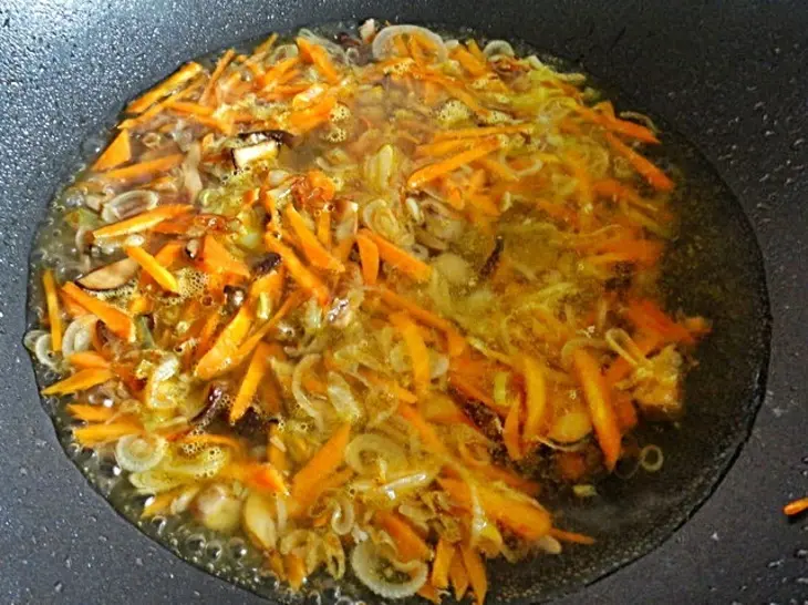 Плов с лесными грибами: шаг 7