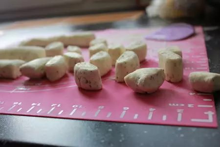 Ленивые вареники с маком и клубничным соусом: шаг 3