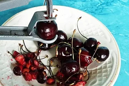 Творожный десерт с ягодами.: шаг 5
