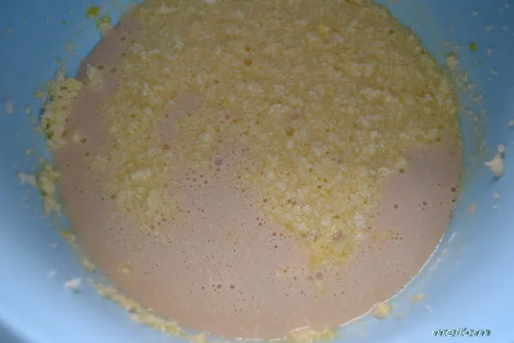Кексы на топленом молоке с шоколадом и орехами: шаг 3