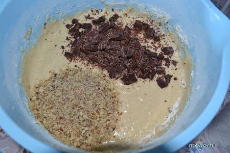 Кексы на топленом молоке с шоколадом и орехами: шаг 7