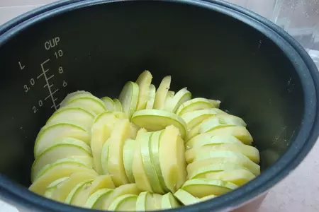 Картофель с кабачками в мультиварке: шаг 1
